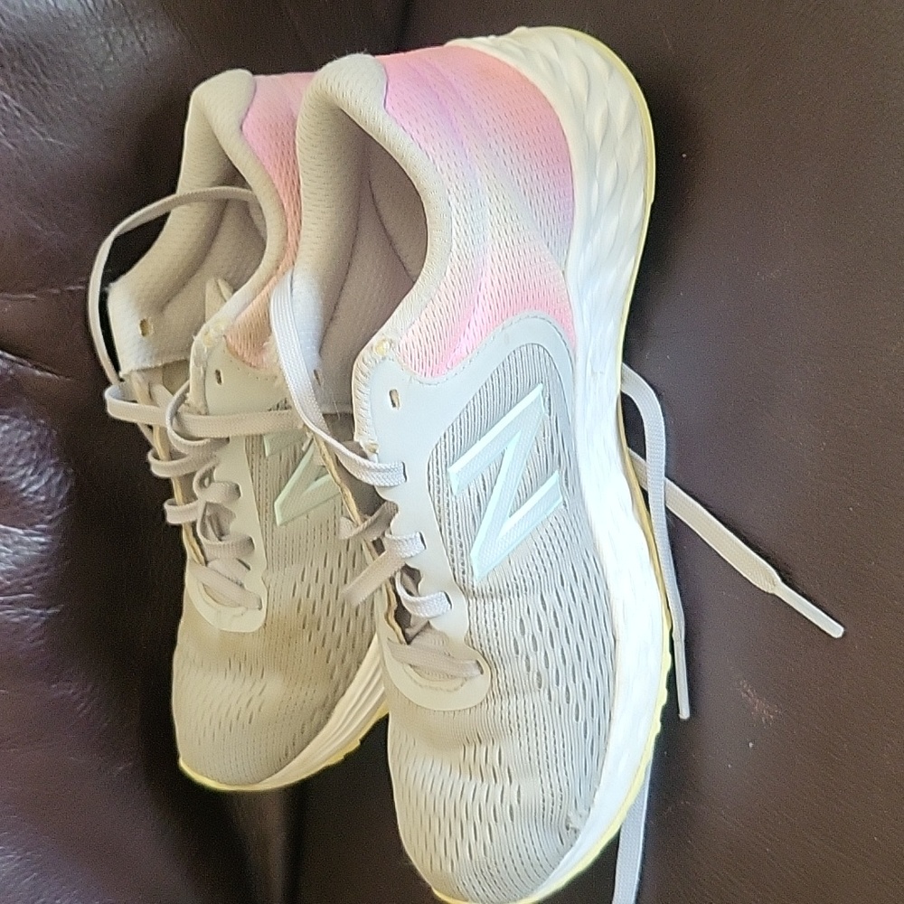 Girls New Balance Tennis Shoes